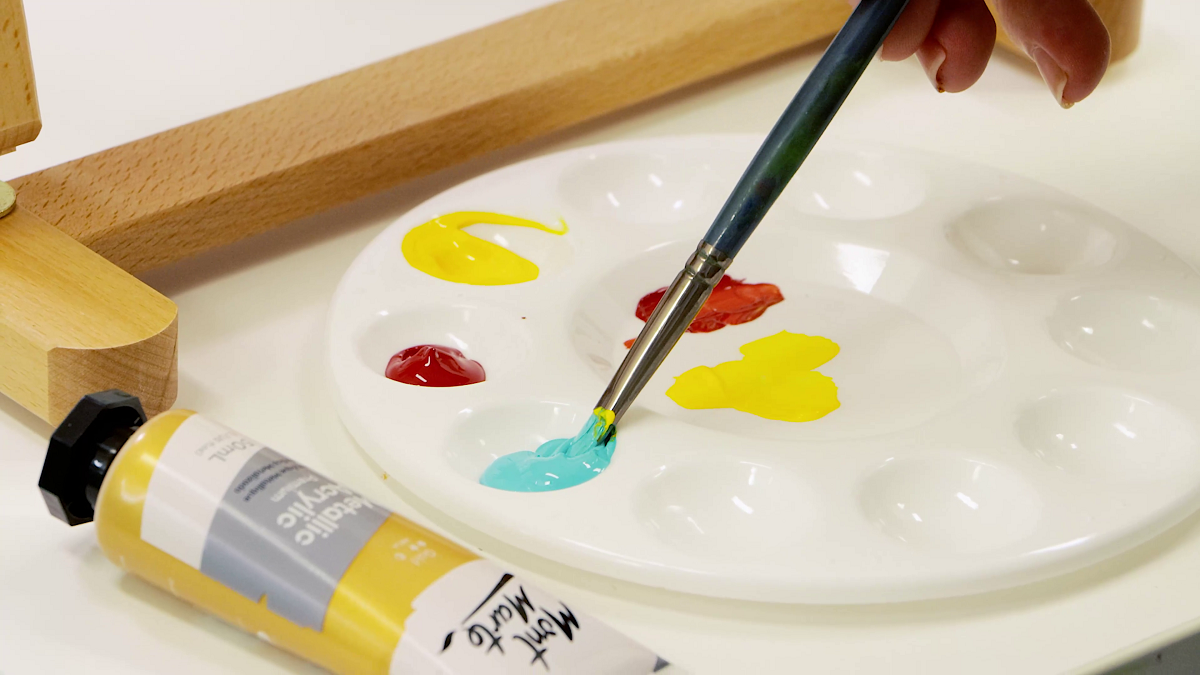 HOW TO MAKE AND USE A WET PALETTE: A Step-By-Step Guide 