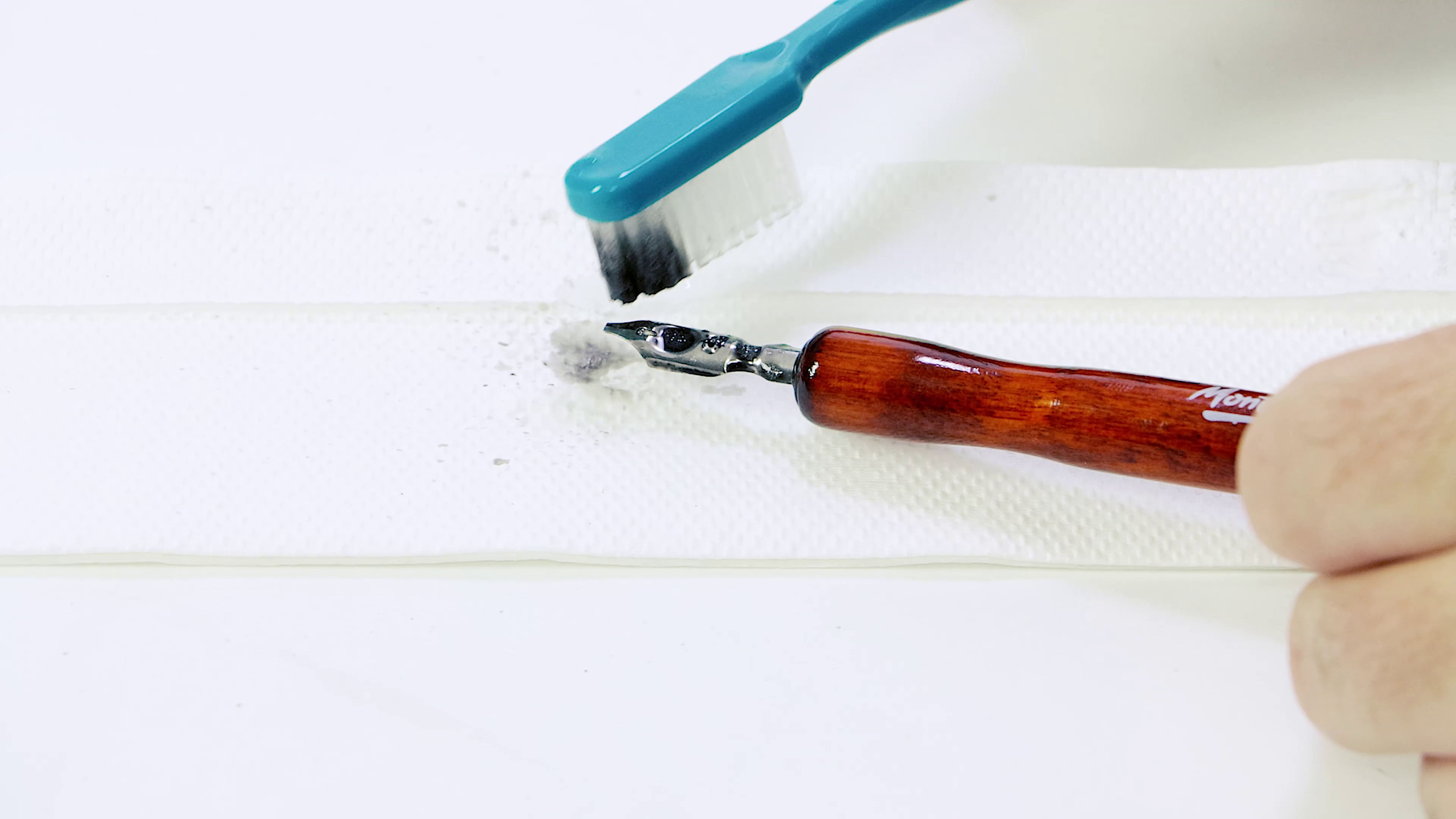 How to: clean calligraphy nibs – Mont Marte Global