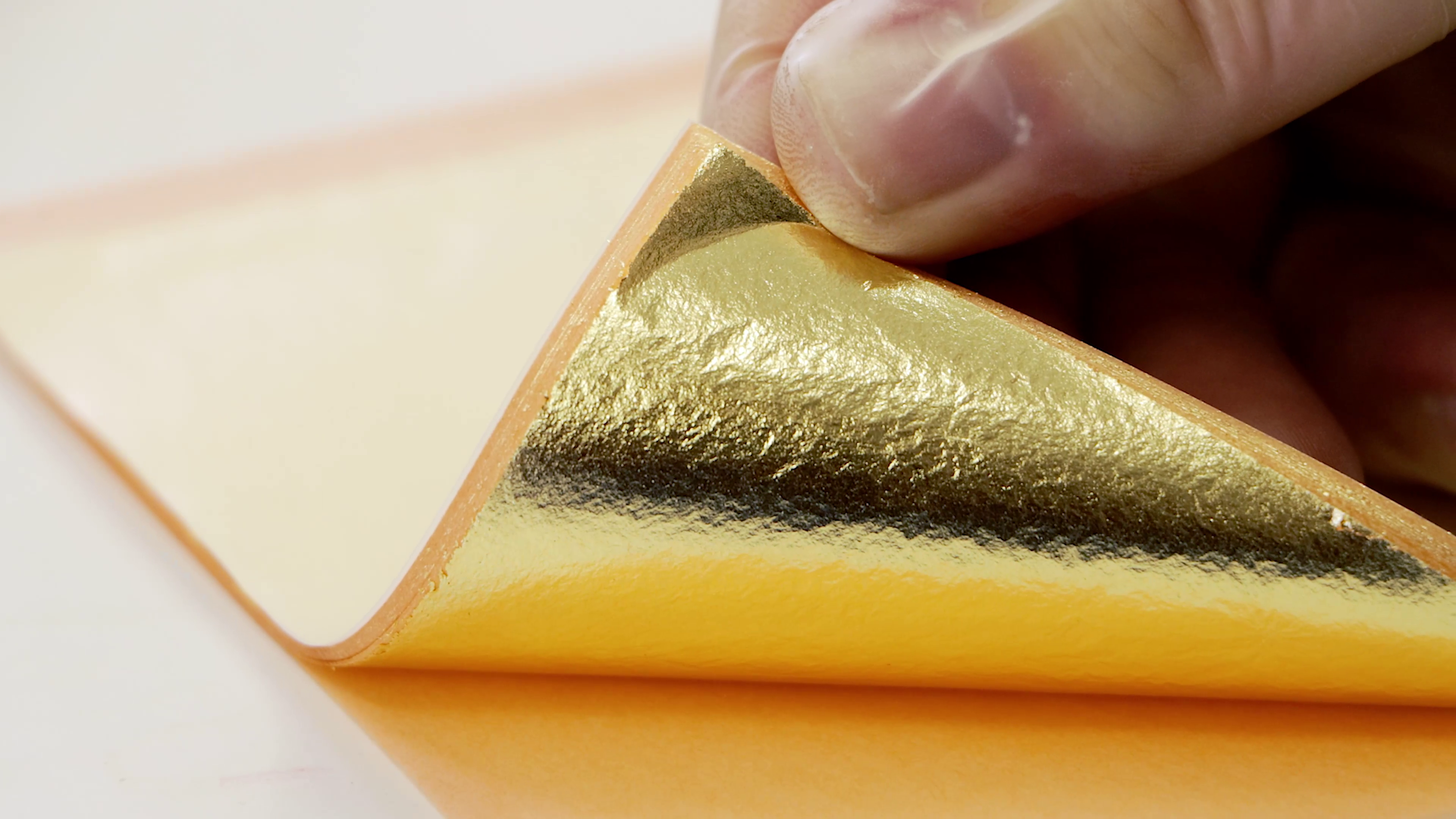 Gold leaf techniques – Mont Marte Global